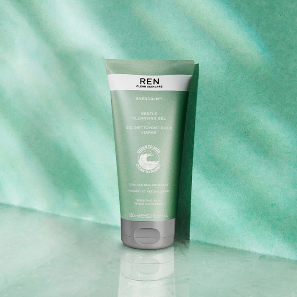 REN Evercalm Gentle Cleansing Gel - Picture 3 of 4